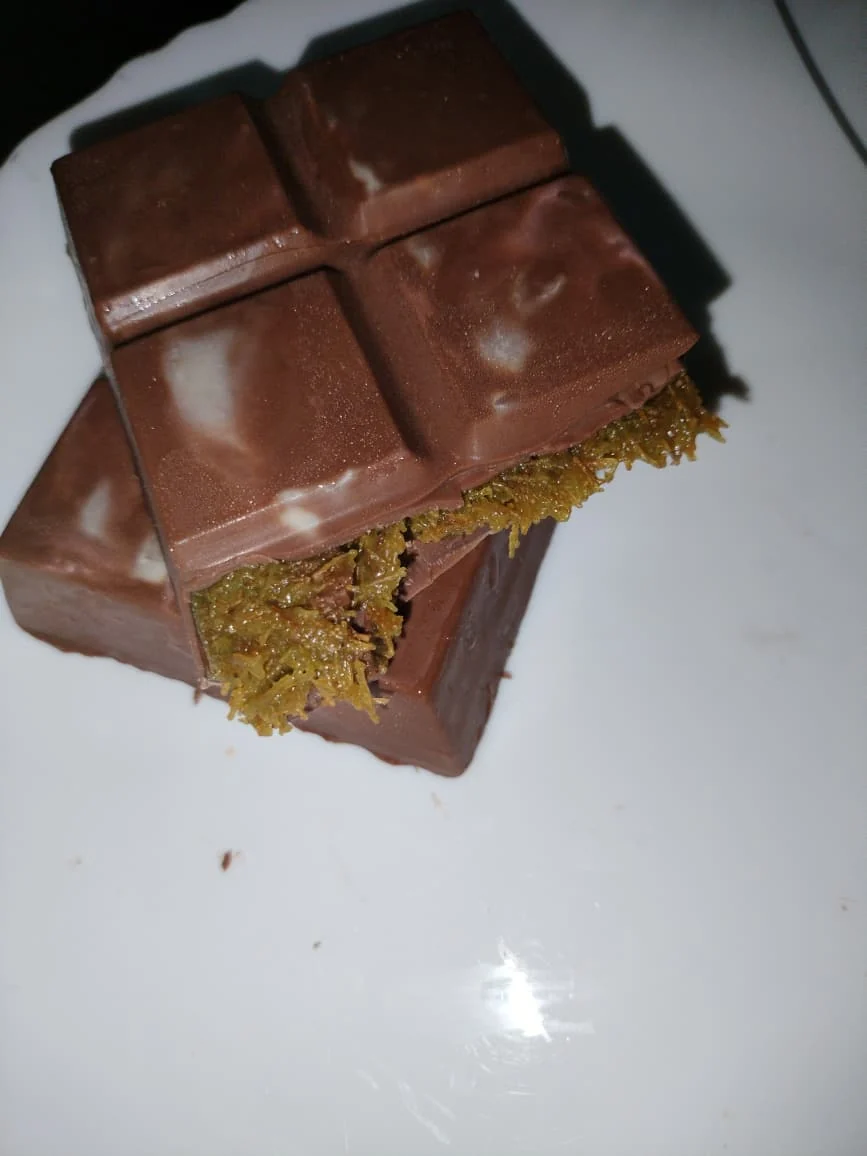 Chocolyte kunafa chocolate bar with filling